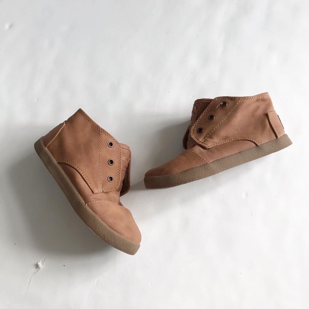 Toms brown Botas Cupsole sneakers EUC size 10 toddler